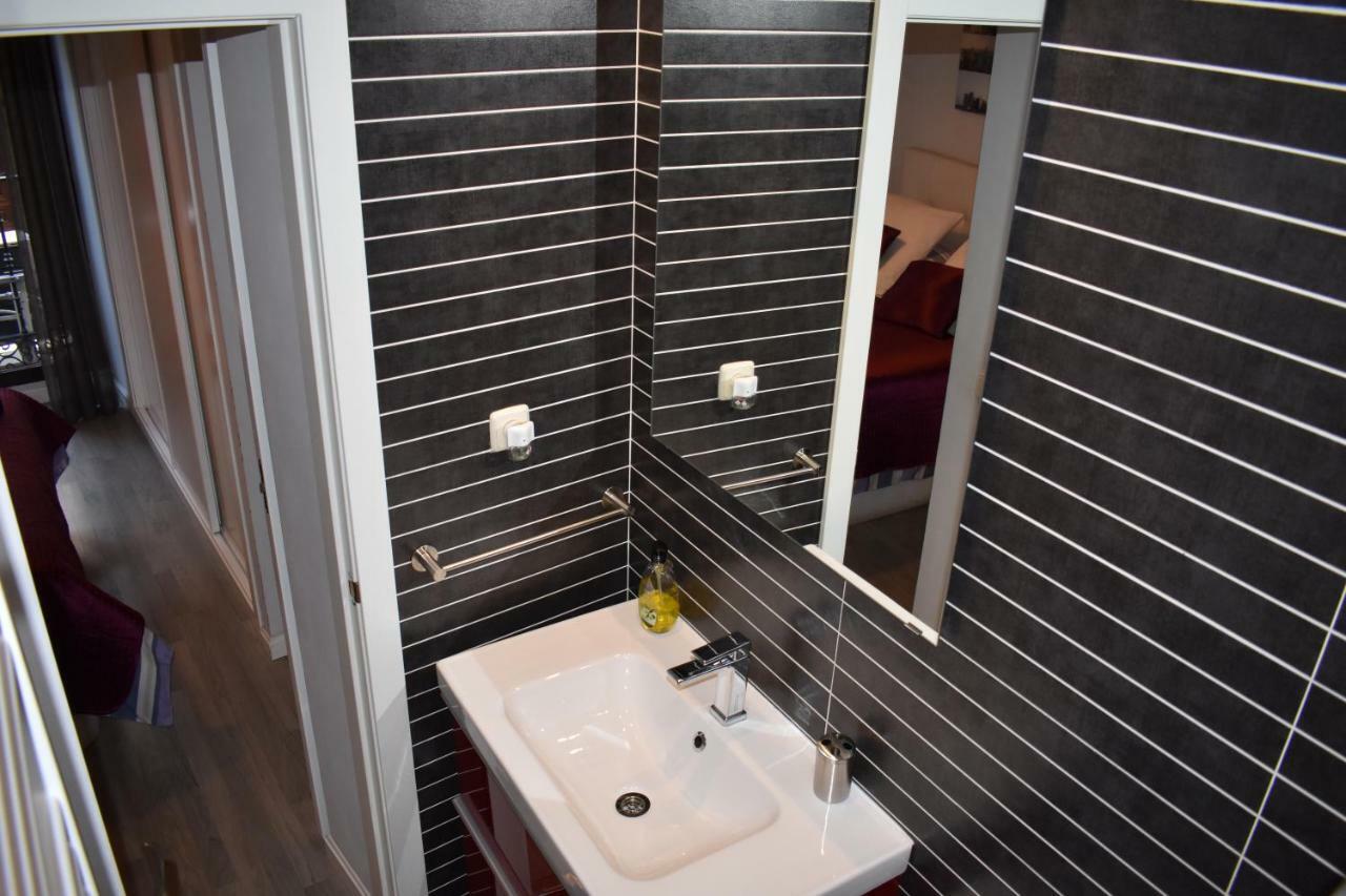 Moderno Apart Centro Мадрид Екстериор снимка